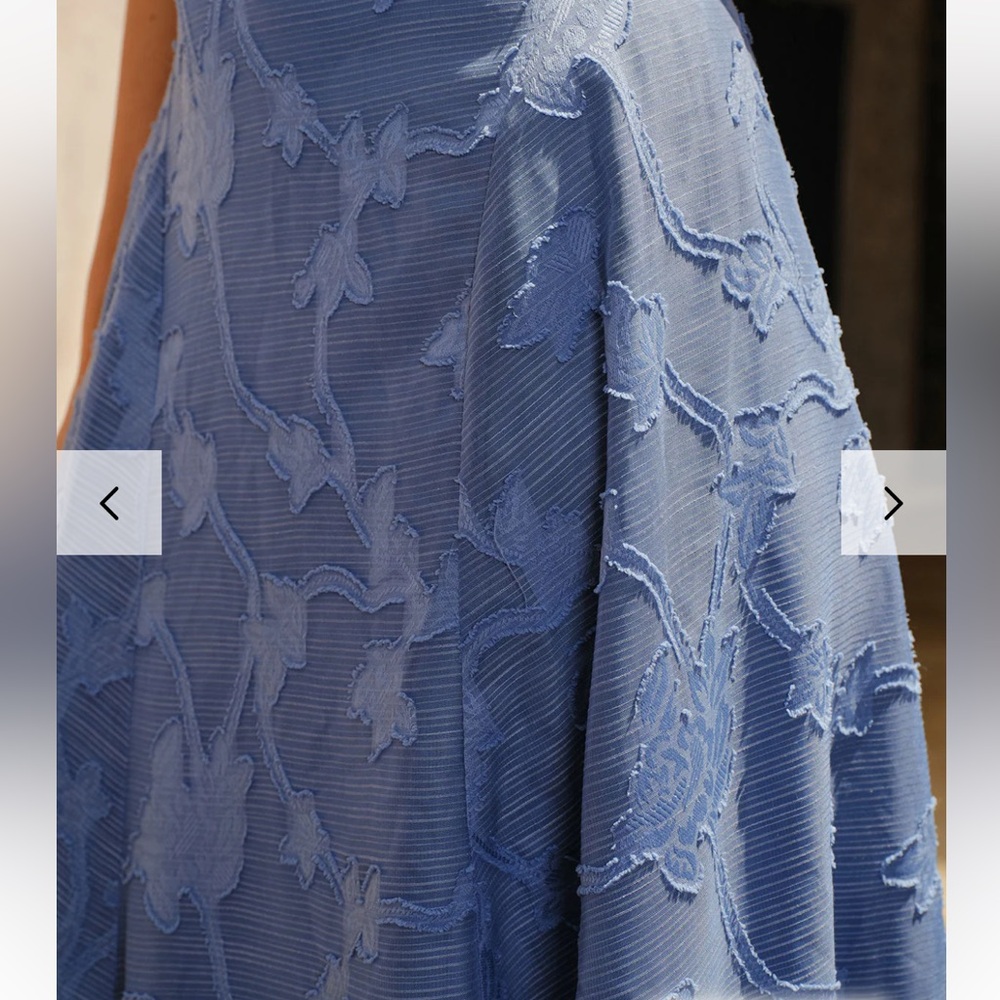 Mid length to long blue dress never worn tags still on - Picture 3 of 3